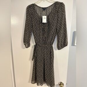 Banana Republic NWT chiffon dress- size 6 brown tan pattern, never worn!